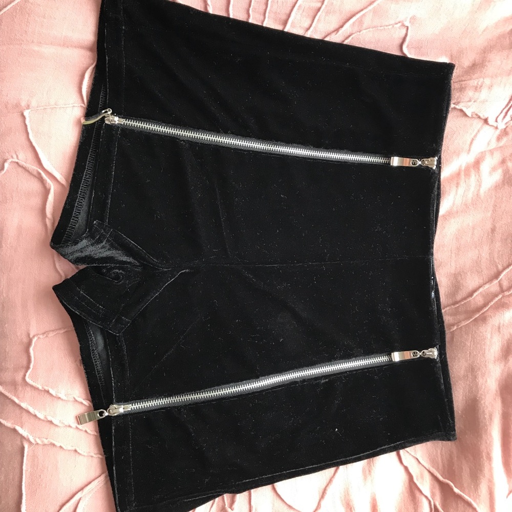🖤 Velvet Black High Waisted Zipper Shorts